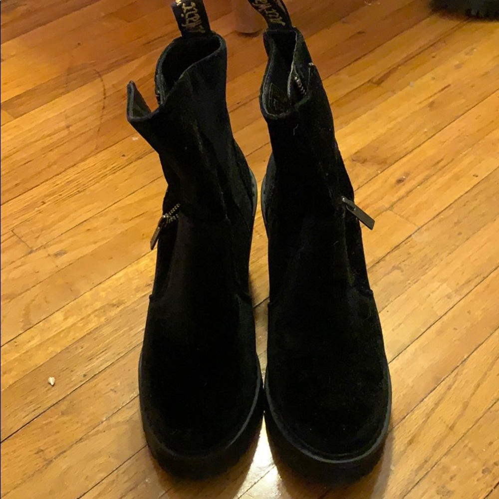 DR. MARTENS VELVET HEELED BOOTS